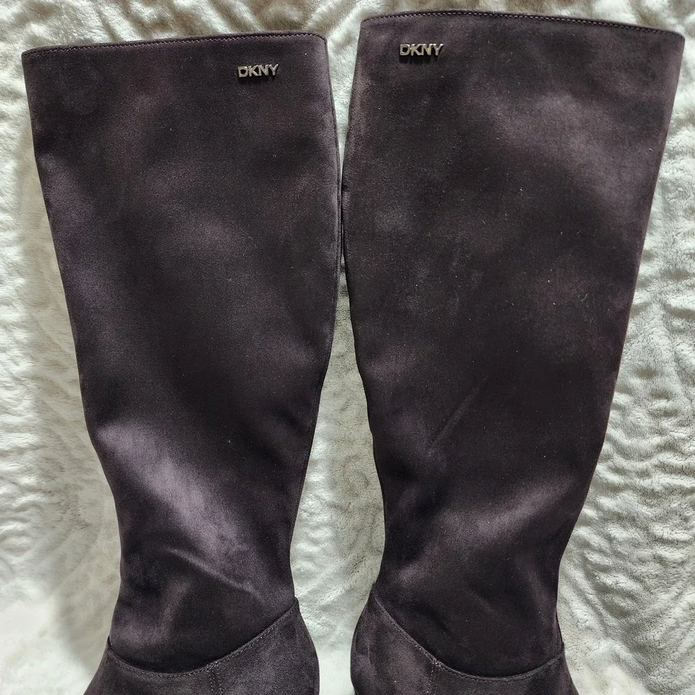 DKNY Salem Boots Dark Brown Chocolate Pointed Toe Knee High Heeled Sz 5.5M